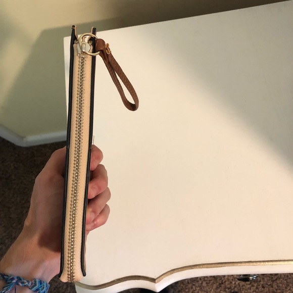 Michael Kors wristlet - Picture 3 of 5